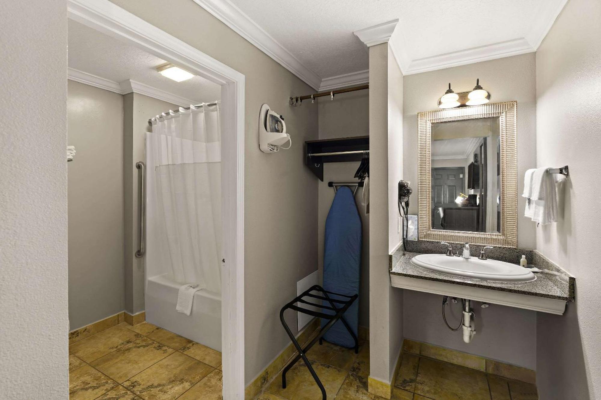 Quality Inn Ocean Springs Exteriör bild
